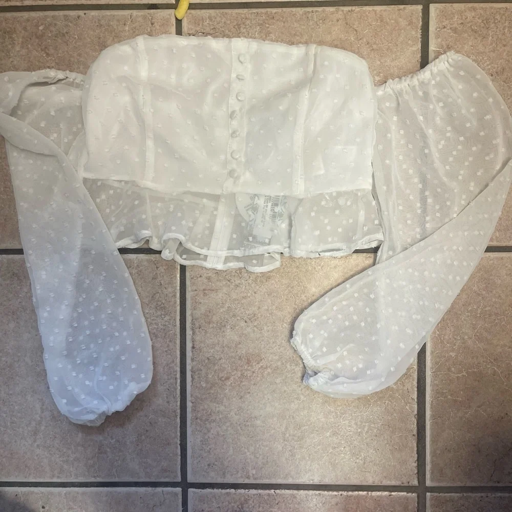 Boohoo Dobby Spot Off Shoulder Long Sleeve Crop Top NWT - Picture 4 of 10